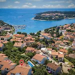 Appartement 3 Bedroom Front In Pula