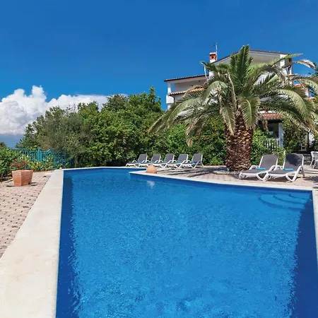 3 Bedroom Front In Appartement *