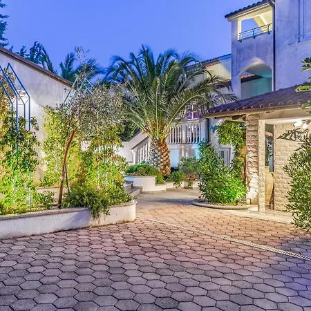 Appartement 3 Bedroom Front In *