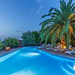 Apartment 3 Bedroom Front In Pula