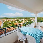 3 Bedroom Front In Apartment Pula