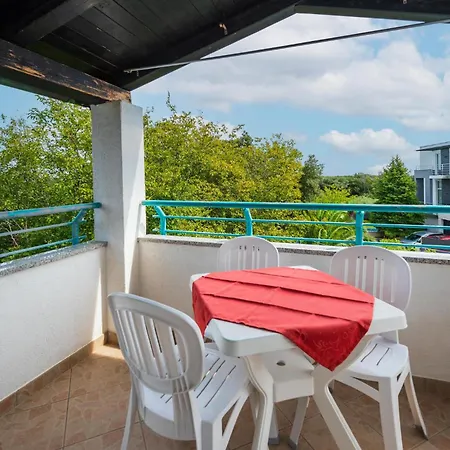 3 Bedroom Front In Daire Pula