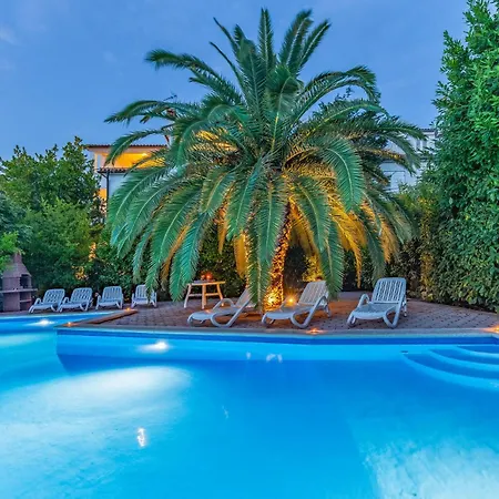3 Bedroom Front In * Pula